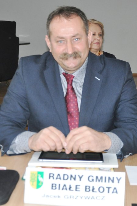 Przewodniczący Jacek Grzywacz zwrócił się z propozycją do głosujących przeciw