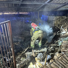 Pożar zabudowań gospodarczych. Strażacy ugasili źródło ognia