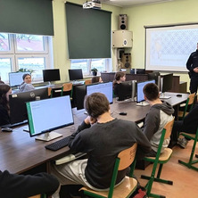 Pogodanka z uczniami. Rozmawiano o bezpieczeństwie podczas ferii zimowych