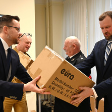 Ponad 800 czujek dymu i czadu trafiło do gmin Powiatu Bydgoskiego