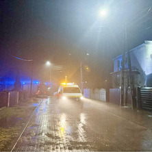 Zwarcie przewodów. Występowało ryzyko porażenia prądem